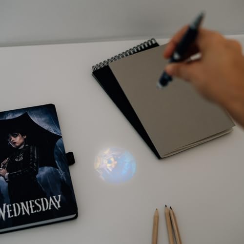 Carnet de Notes Mercredi Addams A5 Pointillé avec Stylo Inclus - Idéal pour Journaling et Fournitures Scolaires