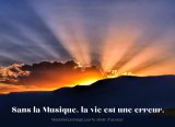 Sans la musique, la vie est une erreur – Cahier de musique à portées, 8 portées/page, 50 pages, format à l’italienne 21 x 15 cm