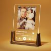 LUCKOR Plaque Spotify Personnalisée - Cadeau Unique Saint Valentin, Anniversaire pour Couple, Femme, Homme - Lampe Photo Acrylique avec Base en Noyer